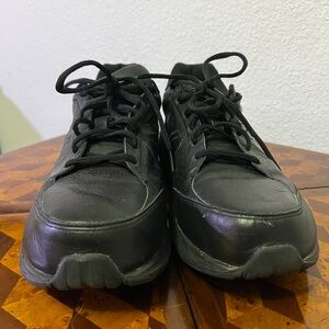 Men's Black Athletic Shoes